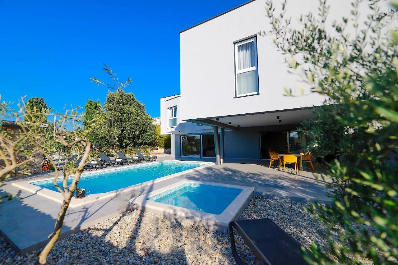 Villalanterna Malinska Villa